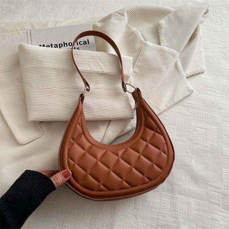 Rhombus embroidery thread temperament shoulder bag women 2025 summer women solid color underarm bag this year popular dumpling bag women коричневый
Rhombus embroidery thread temperament shoulder bag women 2025 summer women solid color underarm bag this year popular dumpling bag women коричневый