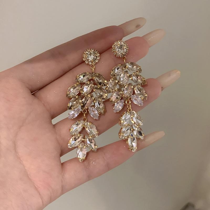 Круглые серьги-пусеты с кисточками в виде пшеничного колоса из циркона, ретро, нишевые, легкие роскошные серьги, женские модные серьги с высоким чувством стиля, преувеличенные
Круглые серьги-пусеты с кисточками в виде пшеничного колоса из циркона, ретро, нишевые, легкие роскошные серьги, женские модные серьги с высоким чувством стиля, преувеличенные