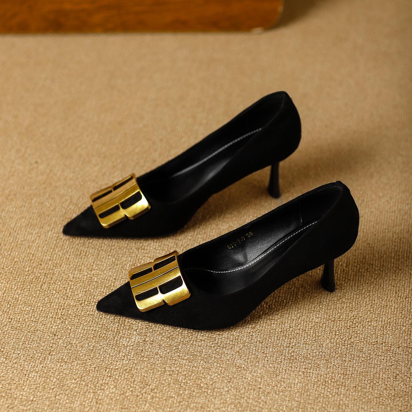 Thin heels high heels 2026 spring European and American banquets trend square buckle sexy pointed toe foot cover shallow mouth single shoes 40
Thin heels high heels 2026 spring European and American banquets trend square buckle sexy pointed toe foot cover shallow mouth single shoes 40
