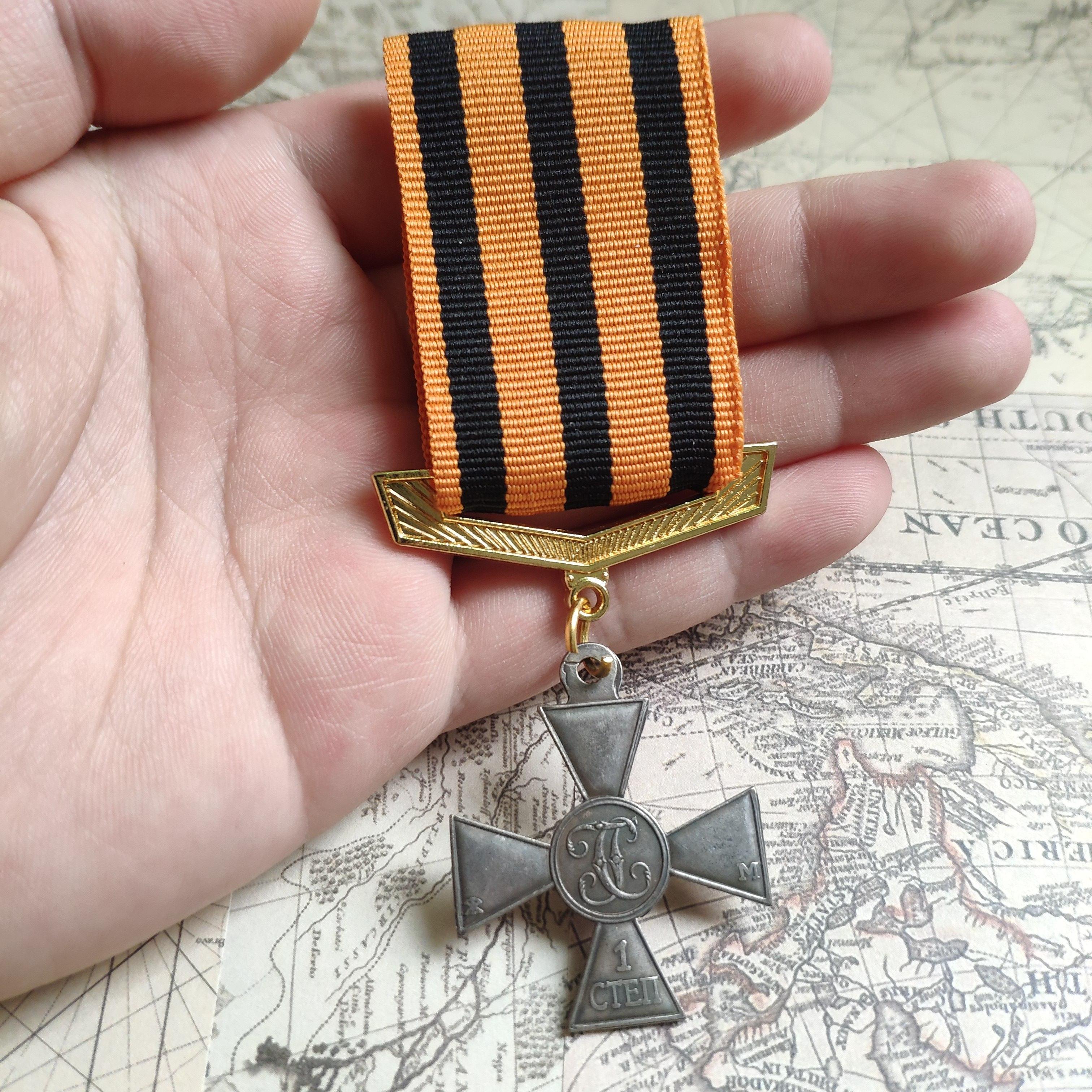 Реплика Георгиевского креста Российской империи Орден Святого Креста воинов первой степени, третьего сословия и четвертого сословия
Реплика Георгиевского креста Российской империи Орден Святого Креста воинов первой степени, третьего сословия и четвертого сословия