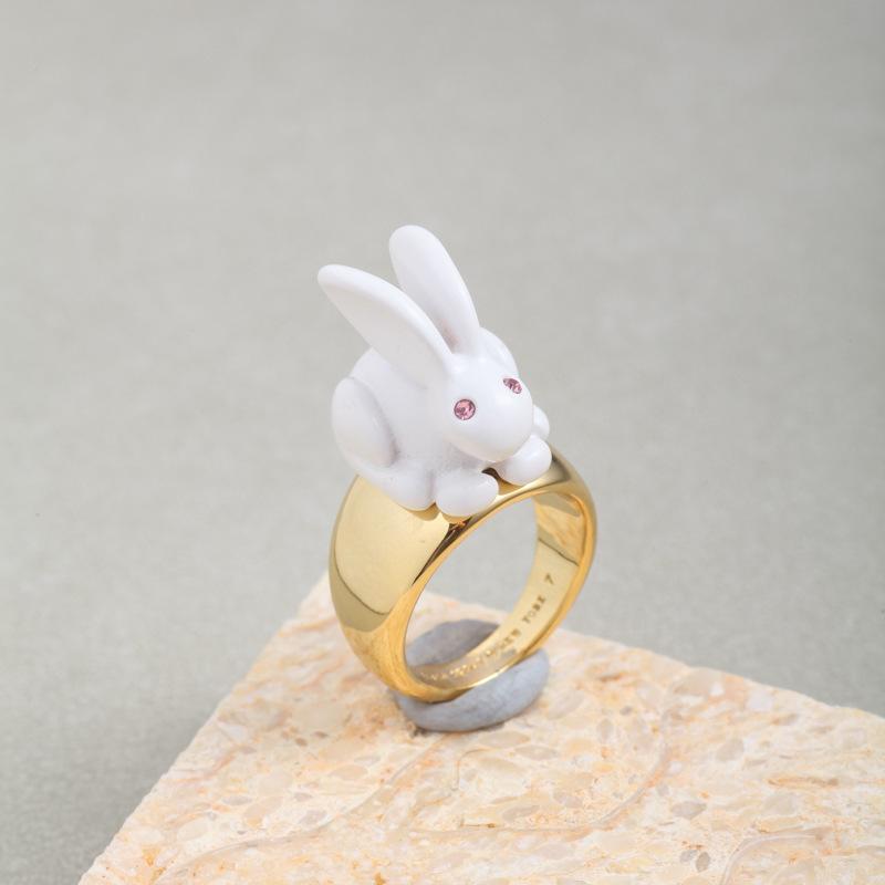 Ювелірні вироби європейського та американського бренду Tide Оптова мила тривимірна емаль, кольорова глазур, кільце у формі маленького білого кролика Fema Ring 6
Ювелірні вироби європейського та американського бренду Tide Оптова мила тривимірна емаль, кольорова глазур, кільце у формі маленького білого кролика Fema Ring 6