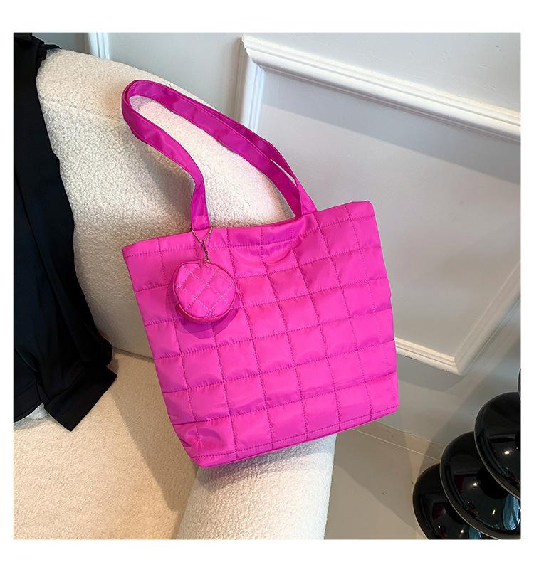 Модна та повсякденна сумка великої місткості, жіноча нова корейська версія 2024 року під пахвами, проста сумка через плече в іноземному стилі
Модна та повсякденна сумка великої місткості, жіноча нова корейська версія 2024 року під пахвами, проста сумка через плече в іноземному стилі