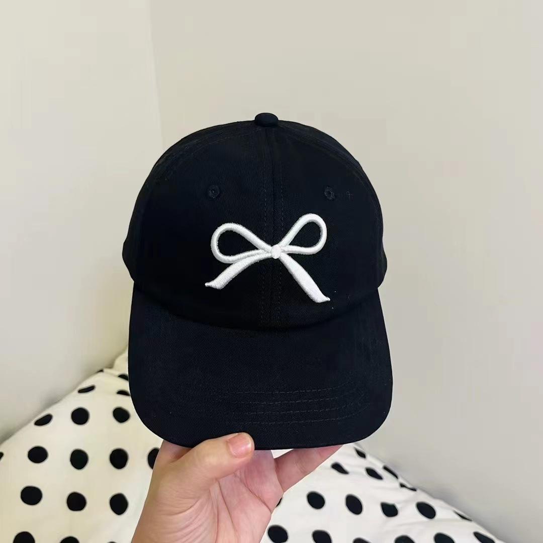 Нишевая дизайнерская кепка с плоским козырьком и вышивкой бантиком, маленькая женская бейсболка на весну и лето чёрный
Нишевая дизайнерская кепка с плоским козырьком и вышивкой бантиком, маленькая женская бейсболка на весну и лето чёрный