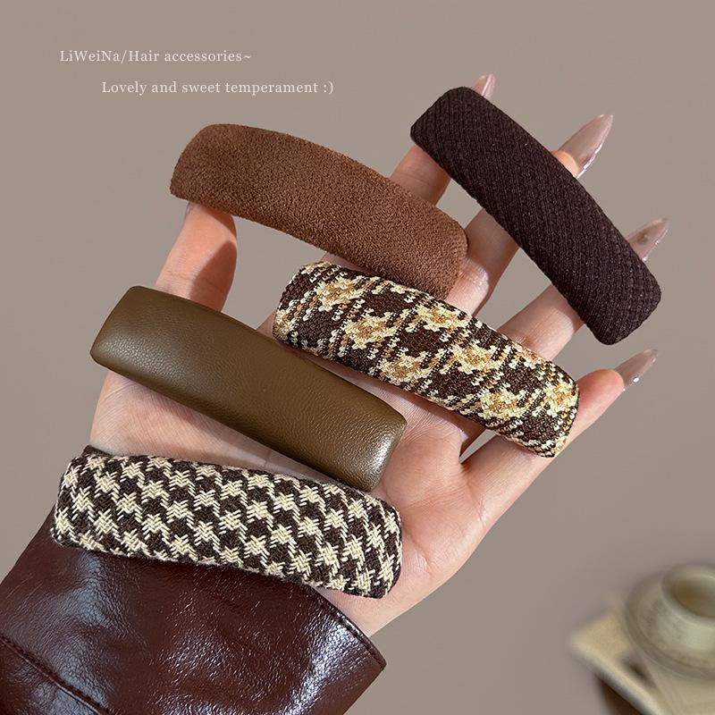 Maillard Houndstooth Hair Clip for Women - Forehead, Side Bangs, Baby Hair, Autumn/Winter
Maillard Houndstooth Hair Clip for Women - Forehead, Side Bangs, Baby Hair, Autumn/Winter