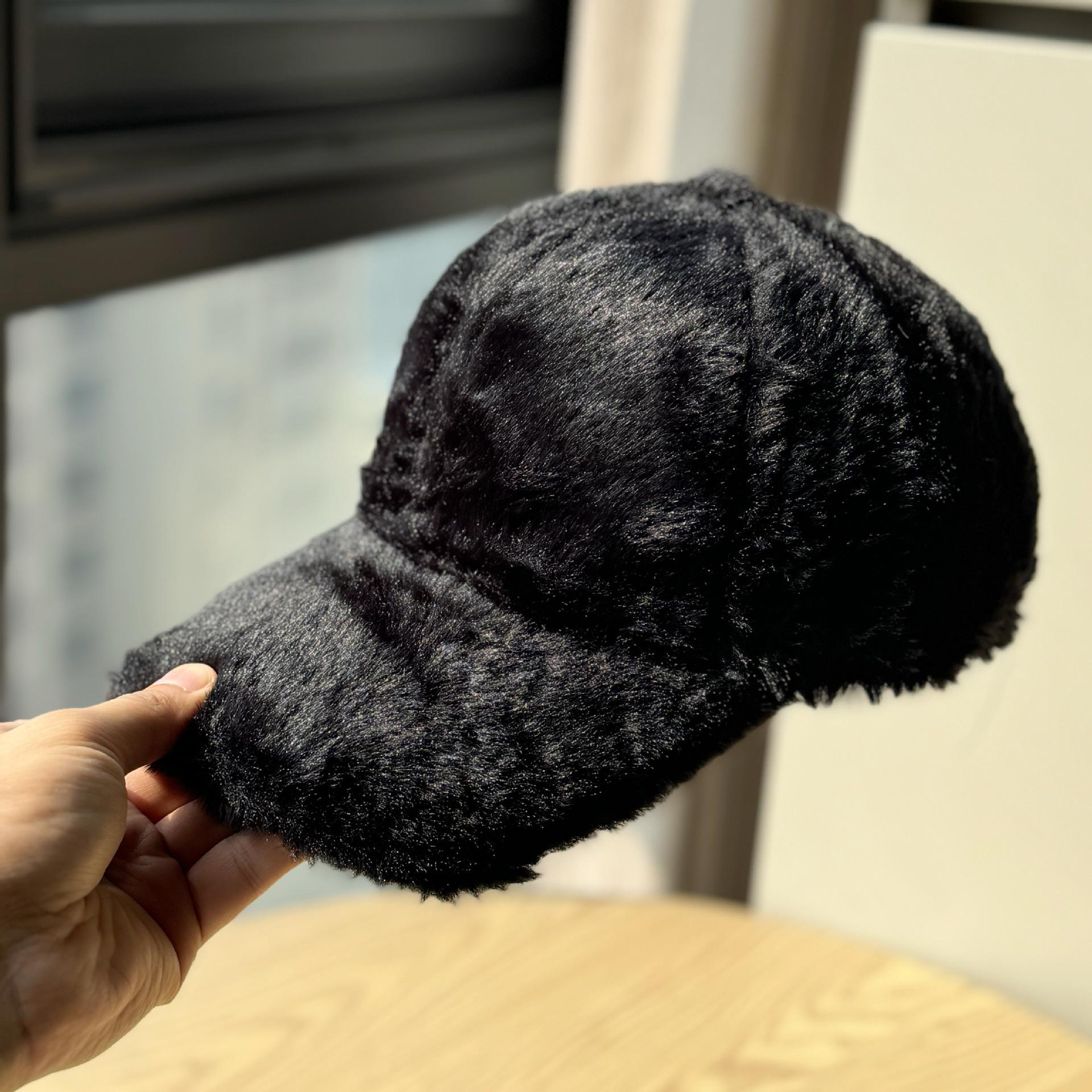 Korean-style rabbit fur baseball cap for women, warm solid color hat for autumn and winter, versatile plush cap for men, makes the face look smaller, Adult54-60Adjustable чёрный
Korean-style rabbit fur baseball cap for women, warm solid color hat for autumn and winter, versatile plush cap for men, makes the face look smaller, Adult54-60Adjustable чёрный