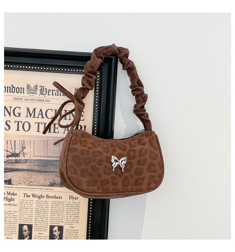 New Fashi Commuting Shoulder Bag Women Stylish Casual Handle Bag Simple Elegant Comfortable and Versatile Texture Underarm Bag
New Fashi Commuting Shoulder Bag Women Stylish Casual Handle Bag Simple Elegant Comfortable and Versatile Texture Underarm Bag