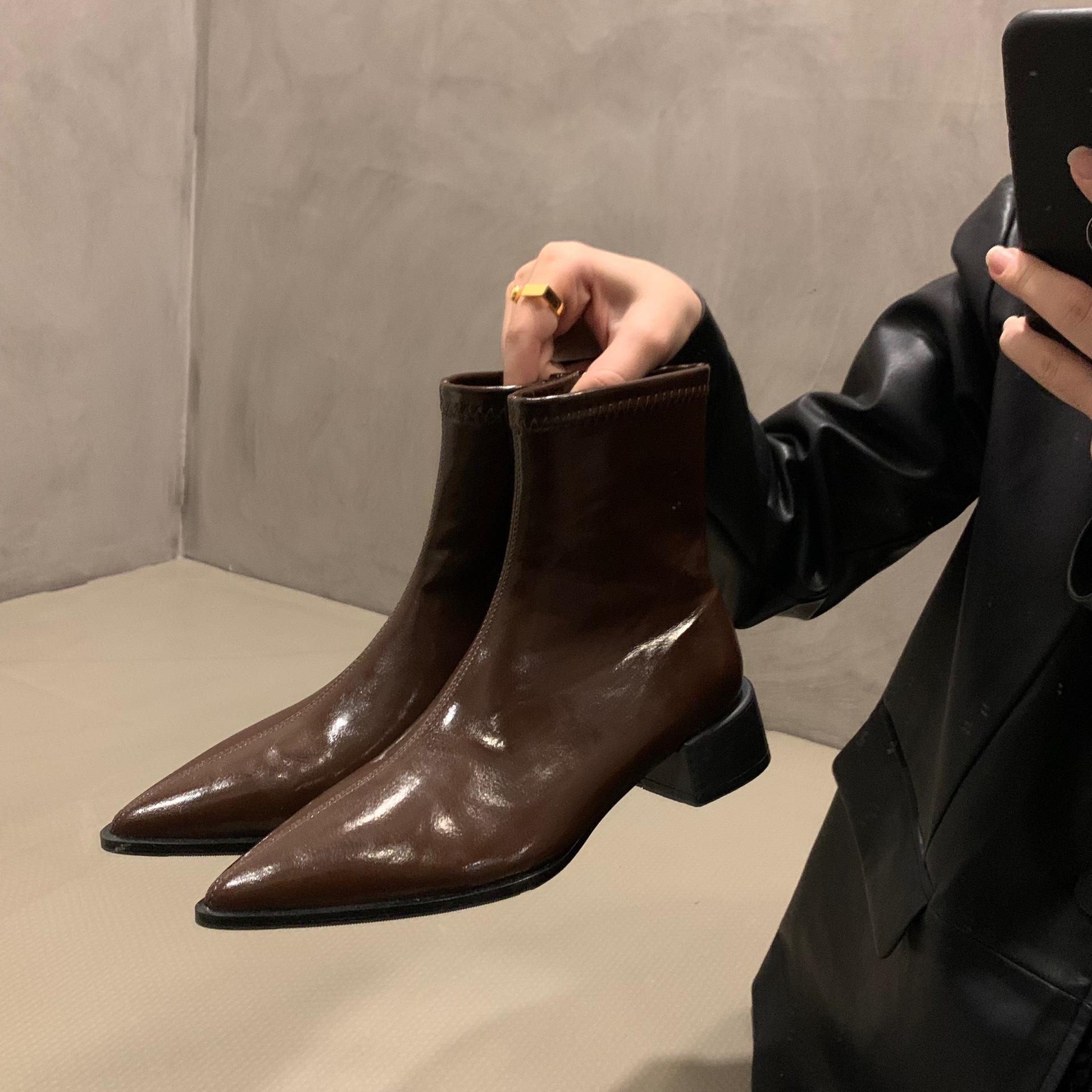 Французские темпераментные маленькие ботильоны на толстом каблуке с острым носком, женская обувь 2025 осень-зима, бархатные коричневые тонкие короткие ботинки, ботинки Мартин 39
Французские темпераментные маленькие ботильоны на толстом каблуке с острым носком, женская обувь 2025 осень-зима, бархатные коричневые тонкие короткие ботинки, ботинки Мартин 39