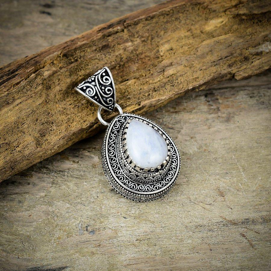 Rainbow Moonstone Gemstone 925 Sterling Silver Jewelry Pendant 1.77 M-44
Rainbow Moonstone Gemstone 925 Sterling Silver Jewelry Pendant 1.77 M-44