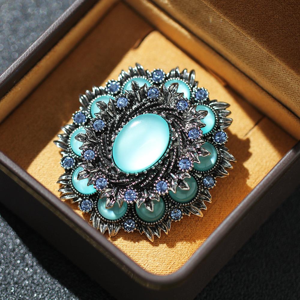 Baroque Vintage Women Men Classic Opal Round Badges Brooches Retro Luxury Elegant Lady Party Banquet Gorgeous Crystal Pins Gift
Baroque Vintage Women Men Classic Opal Round Badges Brooches Retro Luxury Elegant Lady Party Banquet Gorgeous Crystal Pins Gift