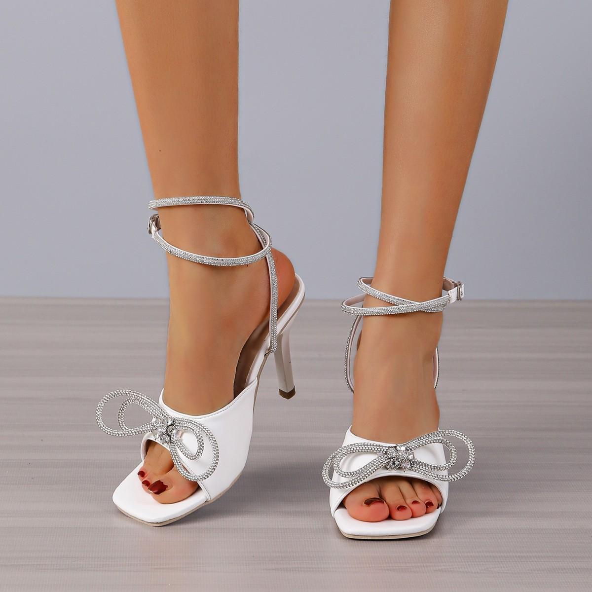 Модные босоножки на высоком каблуке с пряжкой и ремешком из одного слова, женская летняя новая женская обувь 2025 года, корейская версия, женские туфли со стразами и открытым носком 35 белый
Модные босоножки на высоком каблуке с пряжкой и ремешком из одного слова, женская летняя новая женская обувь 2025 года, корейская версия, женские туфли со стразами и открытым носком 35 белый