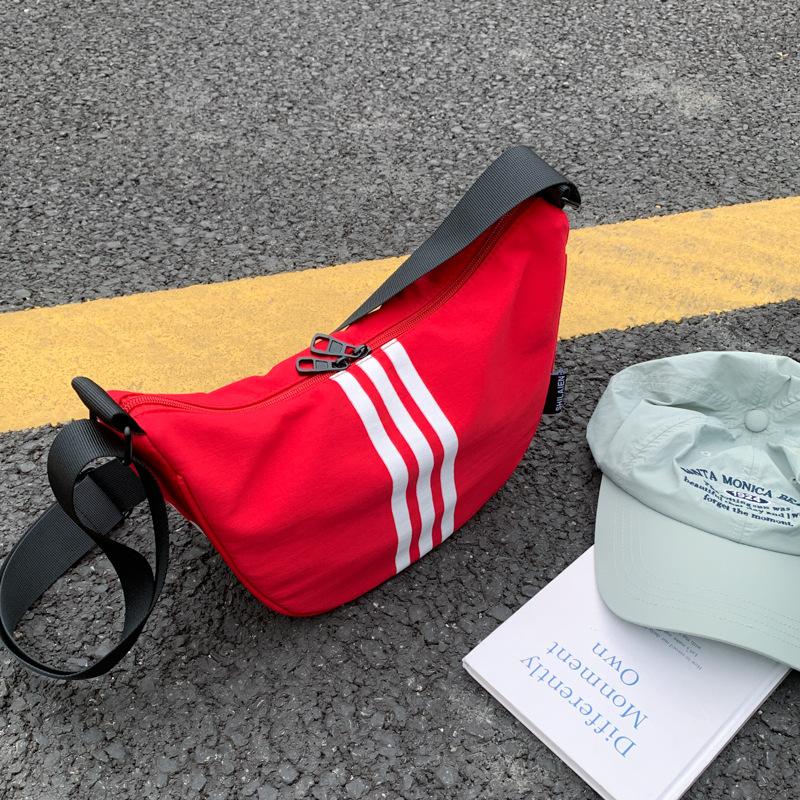 Oxford cloth dumpling bag 2025 new crescent bag women s messenger bag sports leisure breast bag large capacity travel bag червоний
Oxford cloth dumpling bag 2025 new crescent bag women s messenger bag sports leisure breast bag large capacity travel bag червоний