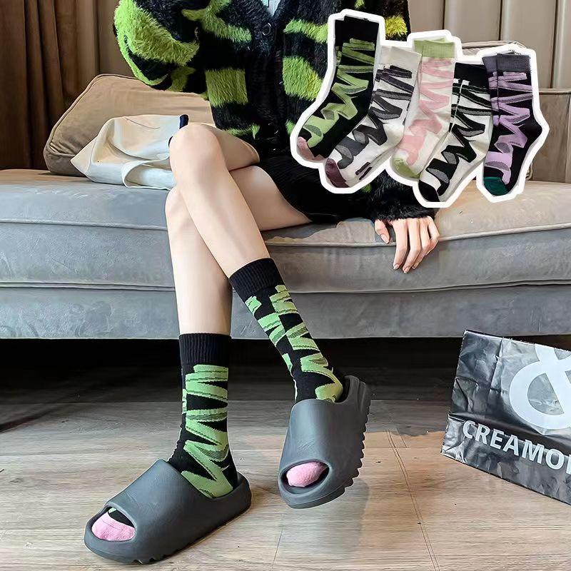 Women s Mid-Calf Striped Graffiti Socks - Cool Summer Japanese & Korean Trend Fashion One Size
Women s Mid-Calf Striped Graffiti Socks - Cool Summer Japanese & Korean Trend Fashion One Size