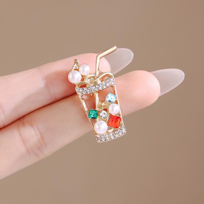 Anti-light pin, golden cute milk tea cup brooch, high-end women s suit pin, clothes accessories, accessories, straw cup
Anti-light pin, golden cute milk tea cup brooch, high-end women s suit pin, clothes accessories, accessories, straw cup