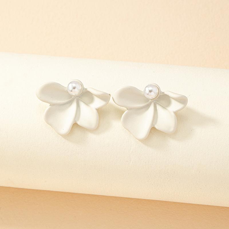 Japanese & Korean Mori Style Flower Pearl Stud Earrings for Women - Trendy, Simple Fashion, Street Style
Japanese & Korean Mori Style Flower Pearl Stud Earrings for Women - Trendy, Simple Fashion, Street Style