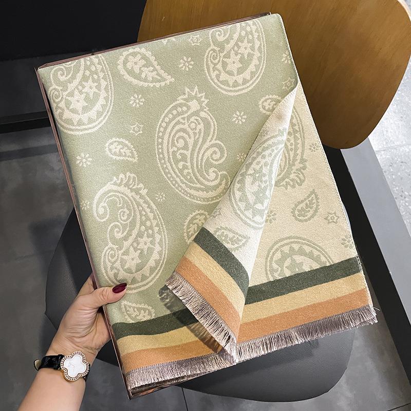 Зимний новый высококачественный зеленый шарф-шаль из имитации кашемира кешью двойного назначения двухсторонний теплый студенческий шарф 190*65cm
Зимний новый высококачественный зеленый шарф-шаль из имитации кашемира кешью двойного назначения двухсторонний теплый студенческий шарф 190*65cm