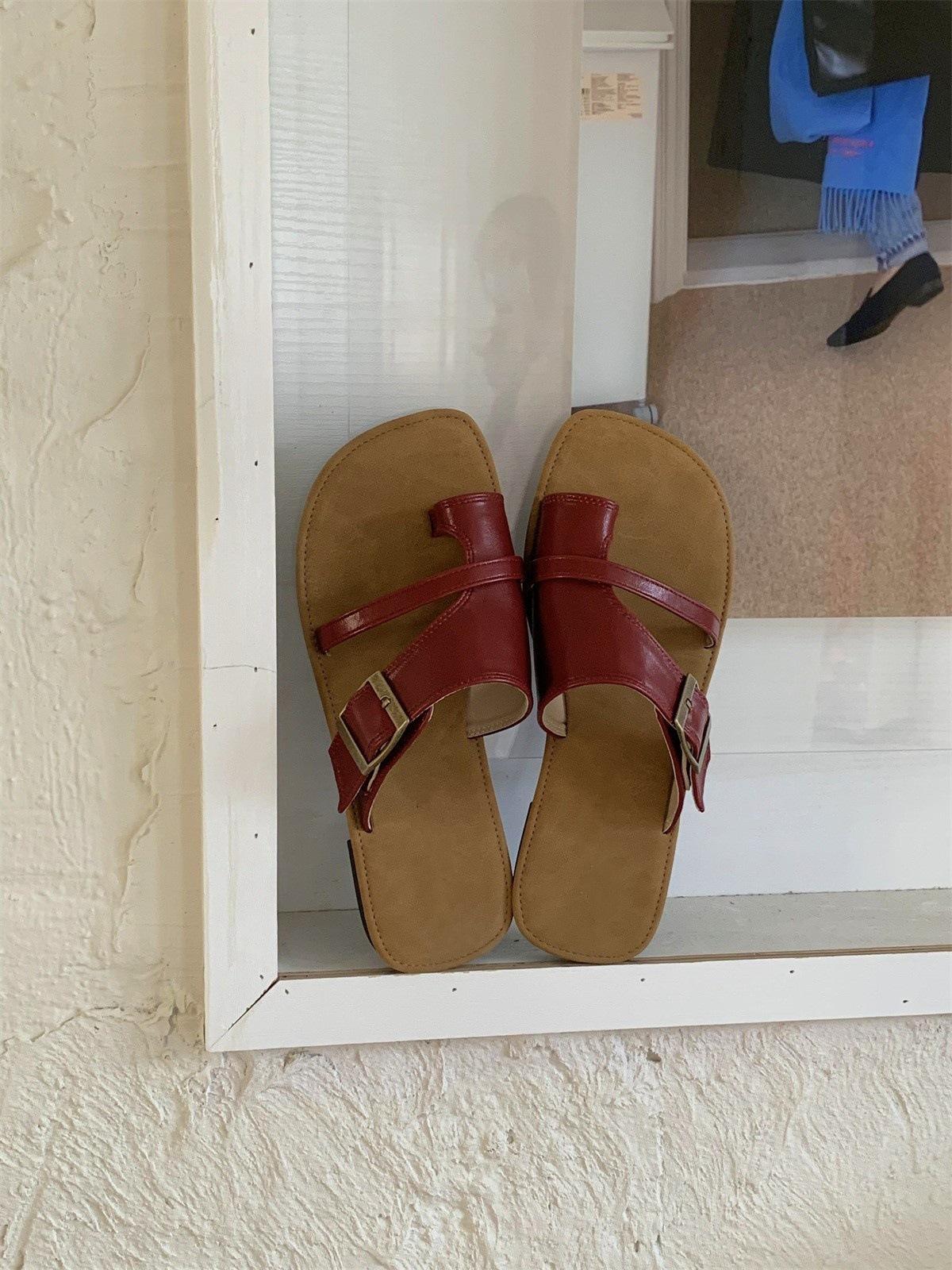 Flat-bottomed retro toe sandals one-word slippers women s fashion outer wear soft-soled beach shoes sandals 40 червоний
Flat-bottomed retro toe sandals one-word slippers women s fashion outer wear soft-soled beach shoes sandals 40 червоний