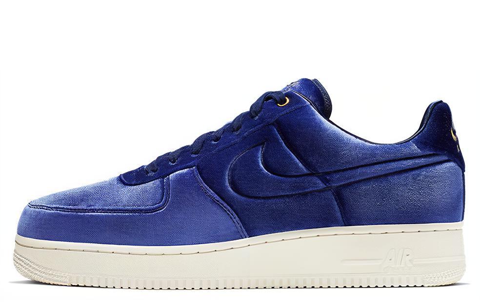 Nike Air Force 1 Low Premium 3 Velour Blue Void AT4144-400 36.5
Nike Air Force 1 Low Premium 3 Velour Blue Void AT4144-400 36.5