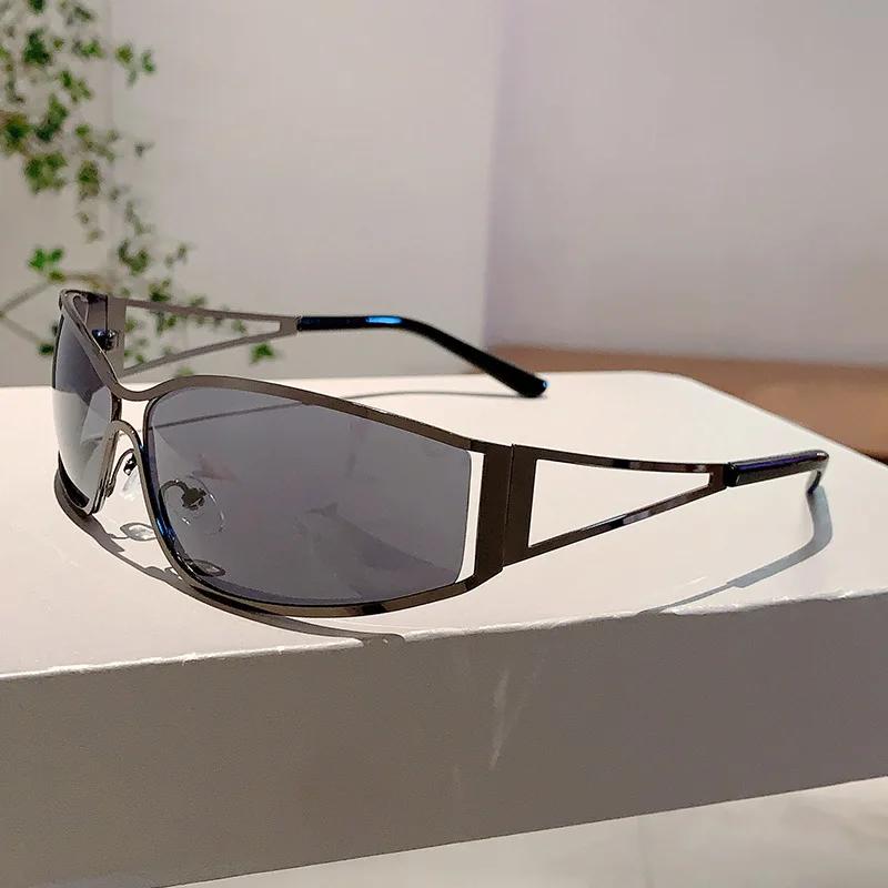 Y2K Metal Material Frame Vintage Sunglasses Women For Men Luxury Brand Designer Sun Eyeglasses Popular Outdoor Use Hollow Steampunk Shades UV400
Y2K Metal Material Frame Vintage Sunglasses Women For Men Luxury Brand Designer Sun Eyeglasses Popular Outdoor Use Hollow Steampunk Shades UV400