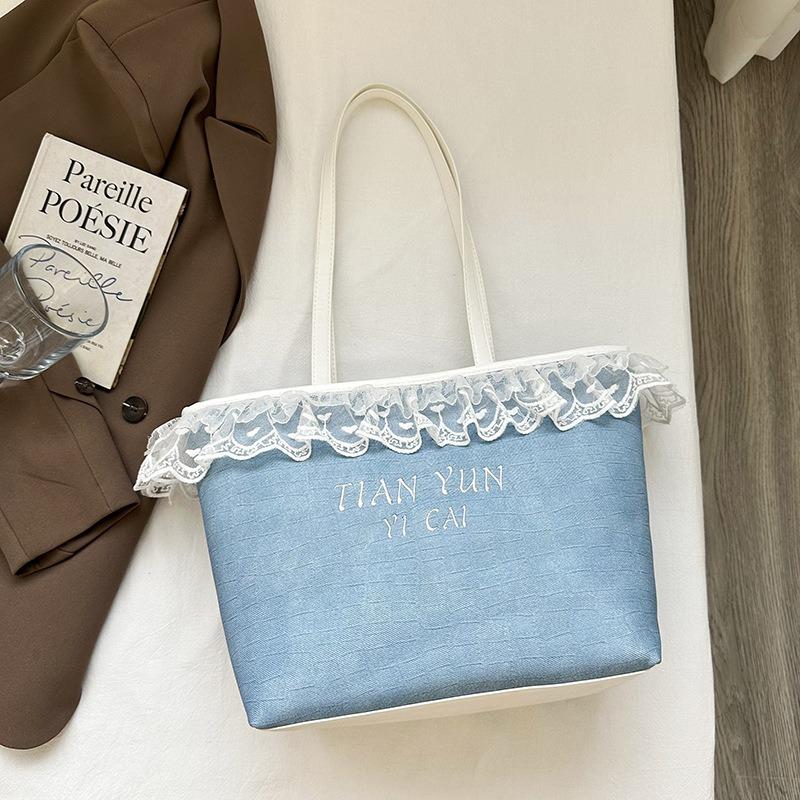 Niche design sweet lace large capacity shoulder bag bag new casual simple letter commuter tote bag
Niche design sweet lace large capacity shoulder bag bag new casual simple letter commuter tote bag