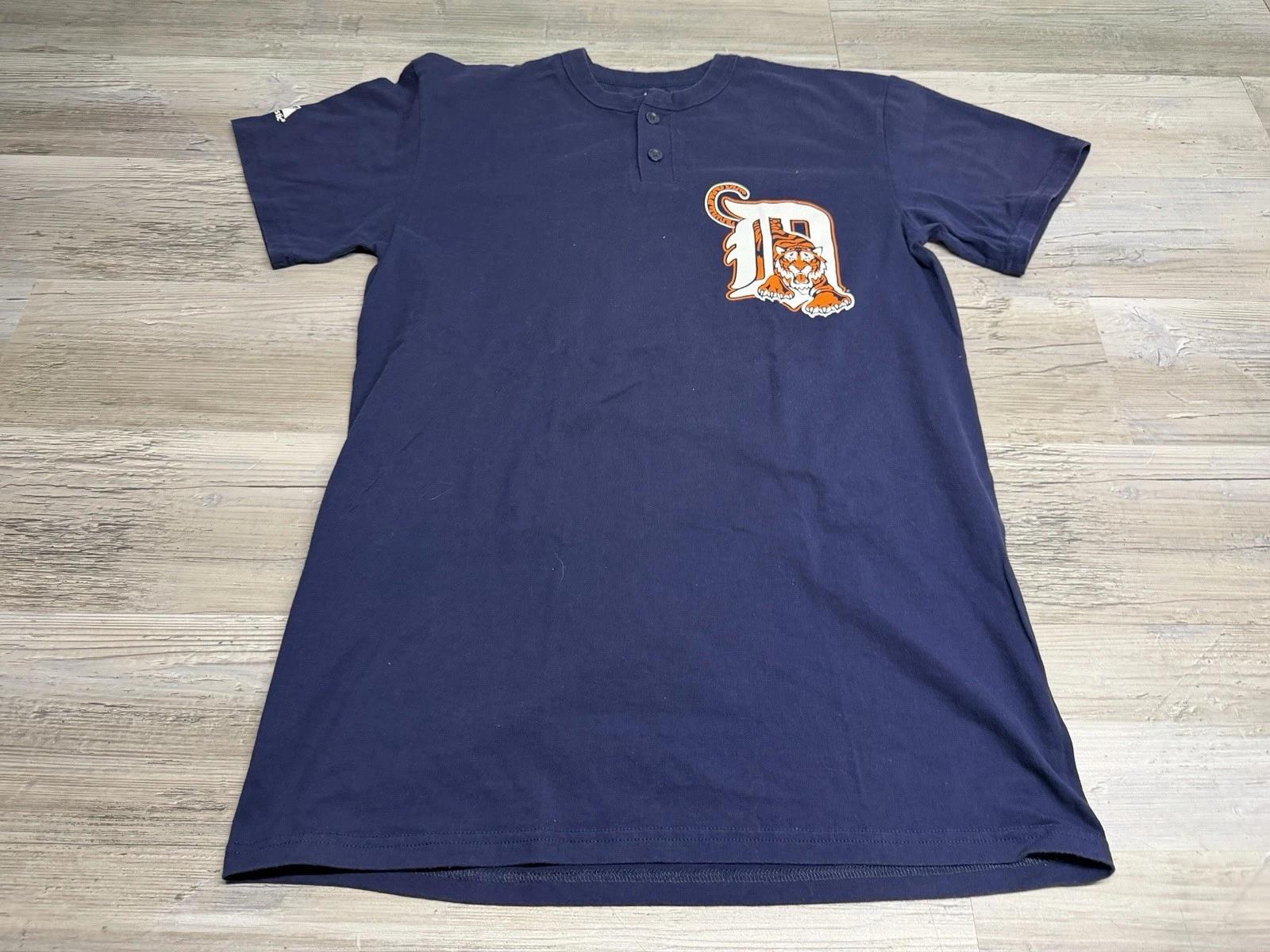 Detroit Tigers Henley T-Shirt Short Sleeve Mascot Logo MLB Baseball Majestic L M
Detroit Tigers Henley T-Shirt Short Sleeve Mascot Logo MLB Baseball Majestic L M