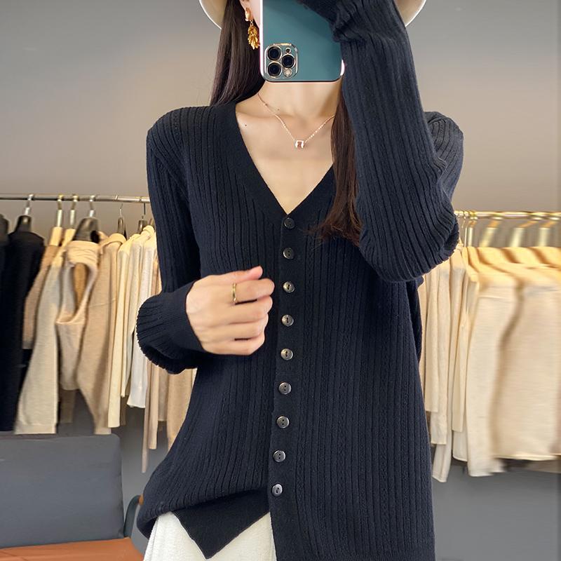 Жіночий легкий шовковий кардиган із 50% вовни та 50% тутового дерева – універсальний трикотаж на 4 сезони для комфорту та стилю на весь рік L чорний
Жіночий легкий шовковий кардиган із 50% вовни та 50% тутового дерева – універсальний трикотаж на 4 сезони для комфорту та стилю на весь рік L чорний