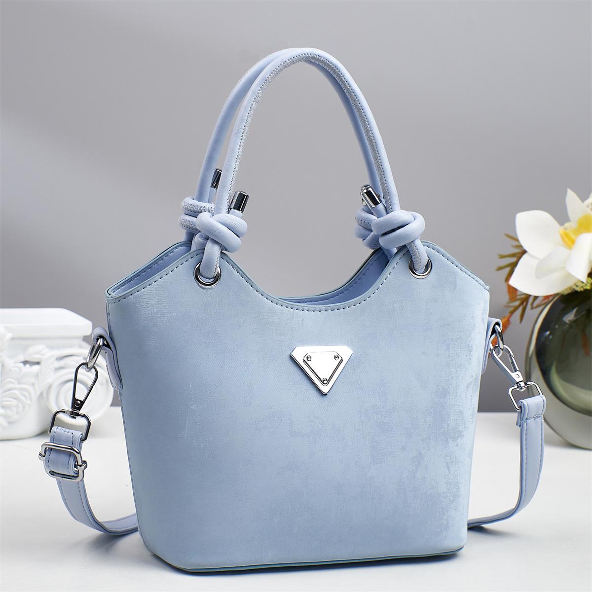 Вместительная мягкая и прочная модная изысканная новая сумка-ведро в стиле легкой роскоши для поездок на работу, на плечо, через плечо, ручная синий
Вместительная мягкая и прочная модная изысканная новая сумка-ведро в стиле легкой роскоши для поездок на работу, на плечо, через плечо, ручная синий