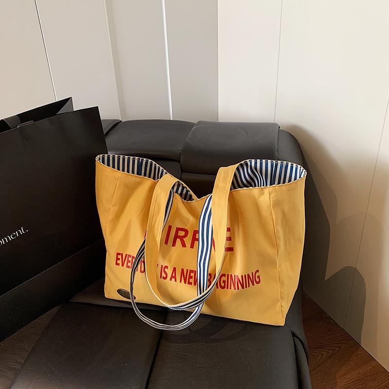 Сумка-тоут большого размера с надписью, женская, новая модная, контрастного цвета, в полоску, летняя, простая, на плечо, подмышку жёлтый
Сумка-тоут большого размера с надписью, женская, новая модная, контрастного цвета, в полоску, летняя, простая, на плечо, подмышку жёлтый