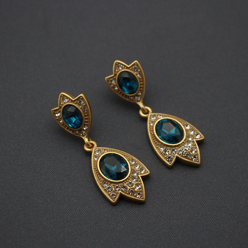 Новые модные серьги Morandi Crystal Gem Family Gem Серьги с латунным покрытием из старого золота
Новые модные серьги Morandi Crystal Gem Family Gem Серьги с латунным покрытием из старого золота