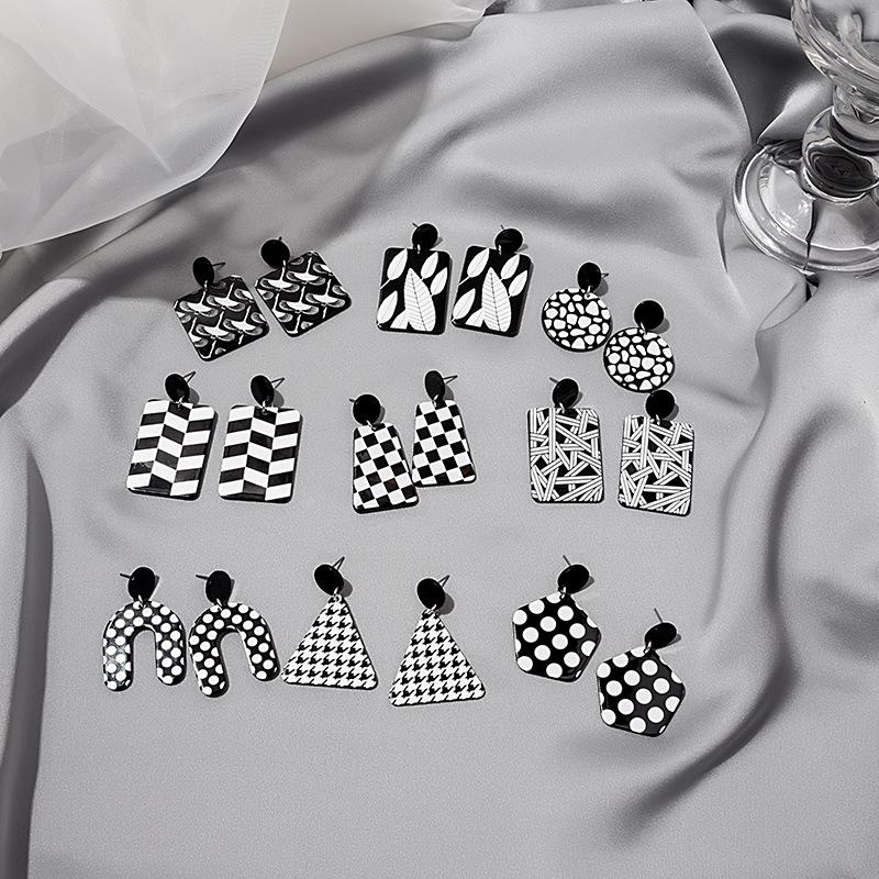 Geometric Acrylic Checkerboard Earrings: Square, Round, Heart Shapes in Black & White - Fall/Winter Styles
Geometric Acrylic Checkerboard Earrings: Square, Round, Heart Shapes in Black & White - Fall/Winter Styles