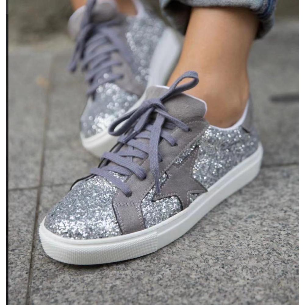 Туфли в стиле ретро с перекрестными ремешками. Модные туфли на плоской подошве со звездами и цветными блоками. Повседневная спортивная обувь.
Туфли в стиле ретро с перекрестными ремешками. Модные туфли на плоской подошве со звездами и цветными блоками. Повседневная спортивная обувь.