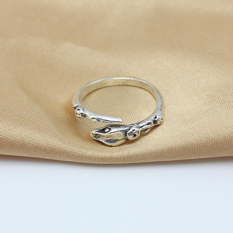 Retro Copper Color Serpentine Snake Finger Ring Anillo Rose Flower Open Adjustable for Friends Hiphop Wedding Zircon Wholesale
Retro Copper Color Serpentine Snake Finger Ring Anillo Rose Flower Open Adjustable for Friends Hiphop Wedding Zircon Wholesale