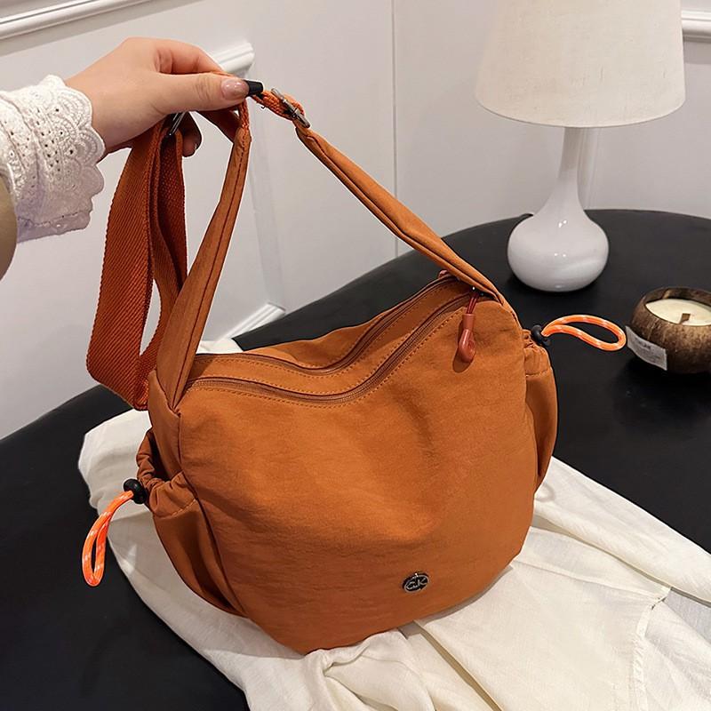 Korean Solid Color Shoulder Bag Trendy Large-capacity Simple All-matching Nylon Cloth Casual Going Cross-border Backpack помаранчевий
Korean Solid Color Shoulder Bag Trendy Large-capacity Simple All-matching Nylon Cloth Casual Going Cross-border Backpack помаранчевий