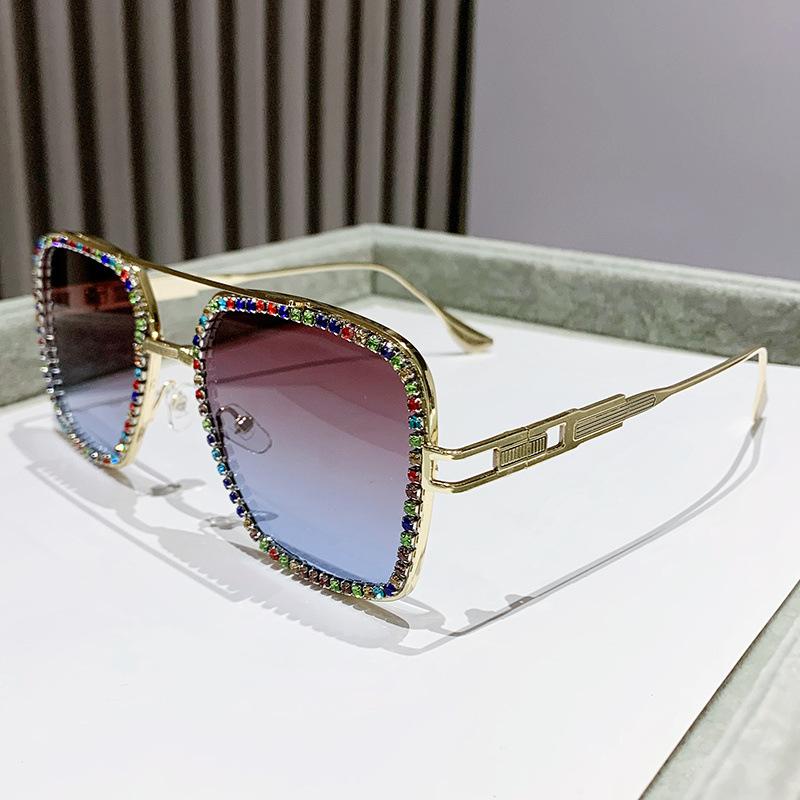 Новые солнцезащитные очки с двойными лучами и металлическими бриллиантами для мужчин и женщин, роскошные солнцезащитные очки и солнцезащитные очки дубильная кора/синий
Новые солнцезащитные очки с двойными лучами и металлическими бриллиантами для мужчин и женщин, роскошные солнцезащитные очки и солнцезащитные очки дубильная кора/синий