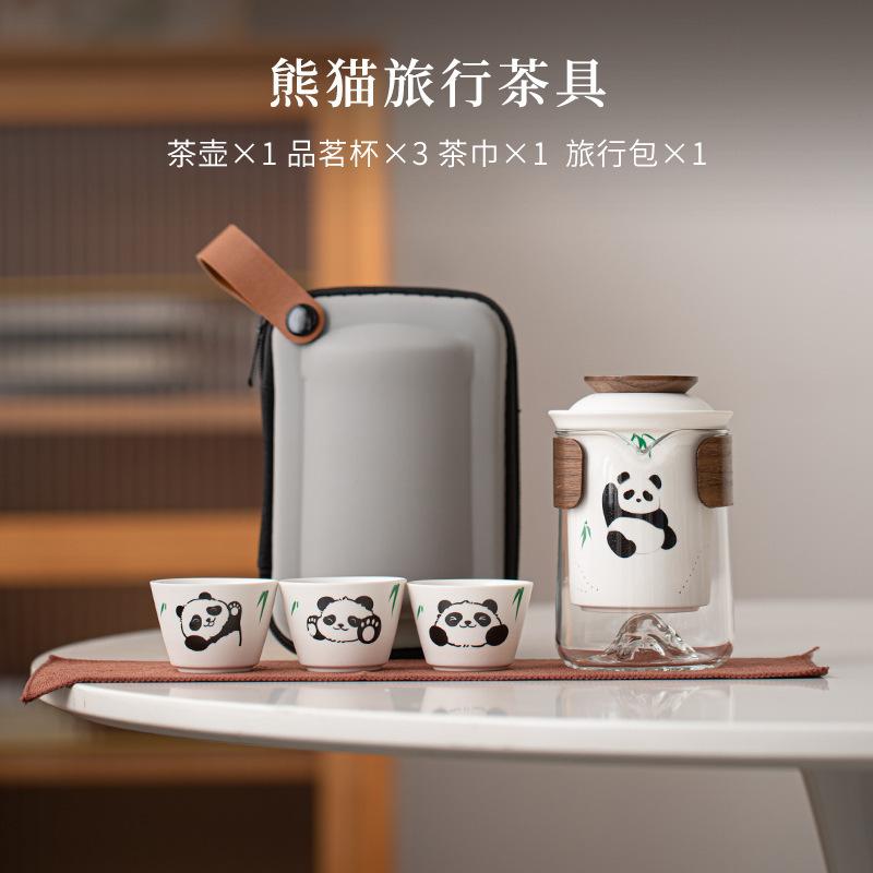 Китайский милый панда портативный дорожный чайный набор элегантный набор чайных принадлежностей 1 чайник 3 чашки чайник сумка для пикника чайная церемония ремесло
Китайский милый панда портативный дорожный чайный набор элегантный набор чайных принадлежностей 1 чайник 3 чашки чайник сумка для пикника чайная церемония ремесло