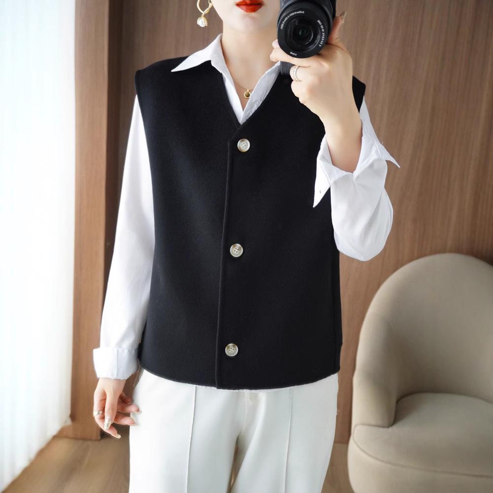 Women s V-Neck Wool Blend Sleeveless Cardigan with Shoulder Pads - 100% Wool, Double-Faced, Perfect for Autumn and Winter. XL: 145-160 lbs чёрный
Women s V-Neck Wool Blend Sleeveless Cardigan with Shoulder Pads - 100% Wool, Double-Faced, Perfect for Autumn and Winter. XL: 145-160 lbs чёрный
