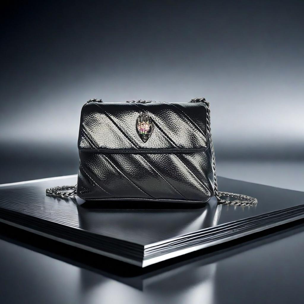 «Женская сумка через плечо в европейско-американском стиле, контрастного радужного цвета, с цепочкой в виде головы орла».
«Женская сумка через плечо в европейско-американском стиле, контрастного радужного цвета, с цепочкой в виде головы орла».