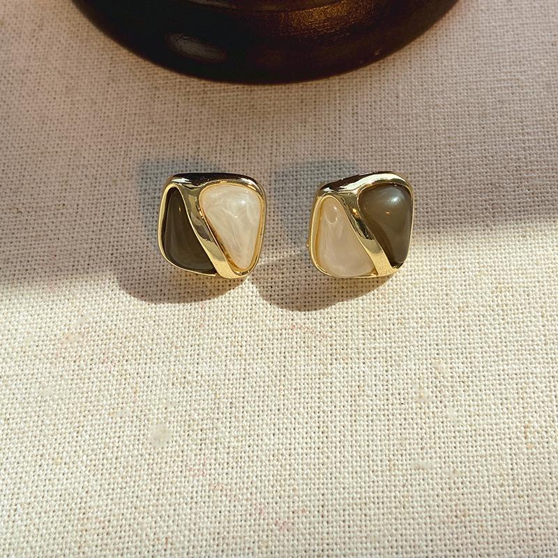 Retro earrings, stud earrings, popular foreign style design temperament, earrings, ear jewelry
Retro earrings, stud earrings, popular foreign style design temperament, earrings, ear jewelry