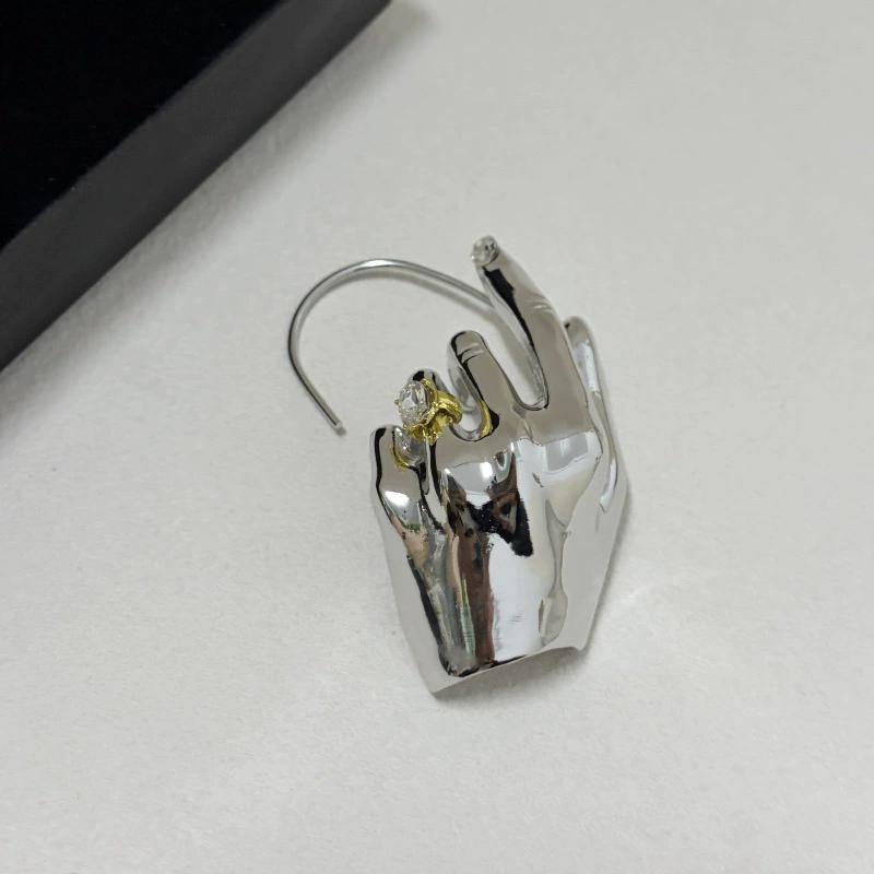 Fashion Retro Unique Palm Gesture Ear Hook Earrings Trendy Light Luxury High-End Feel No Ear Holes Earrings Jewelry Accessories
Fashion Retro Unique Palm Gesture Ear Hook Earrings Trendy Light Luxury High-End Feel No Ear Holes Earrings Jewelry Accessories