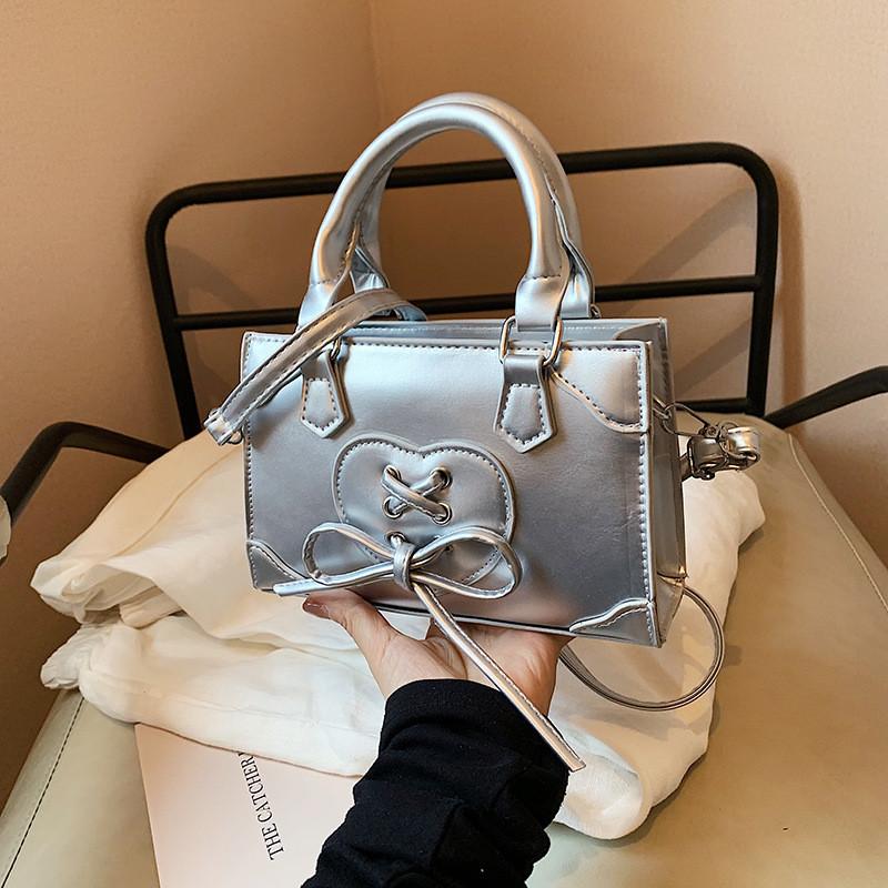 Fashionable Casual Small Handbag For Women In Unique Colors Ideal For Street Style Outfits срібний
Fashionable Casual Small Handbag For Women In Unique Colors Ideal For Street Style Outfits срібний