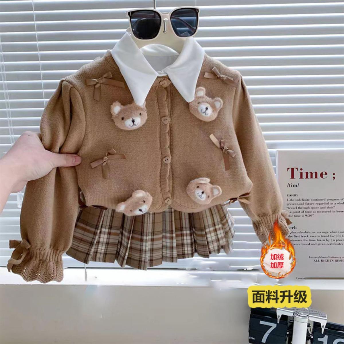 Детский свитер кардиган осенний наряд новый корейский стиль западный стиль детская куртка весенне-осенний вязаный свитер 100cm
Детский свитер кардиган осенний наряд новый корейский стиль западный стиль детская куртка весенне-осенний вязаный свитер 100cm