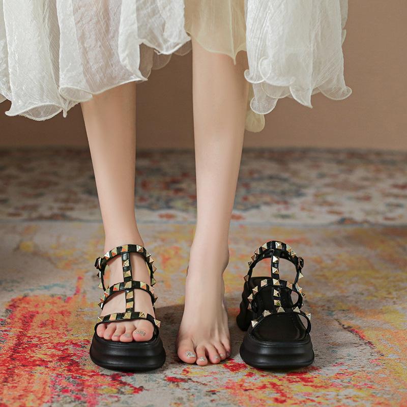 Platform sandals women s summer 2025 new middle heel beach shoes rivets fairy style fashion flat-bottomed muffins Roman shoes tide 40 чорний
Platform sandals women s summer 2025 new middle heel beach shoes rivets fairy style fashion flat-bottomed muffins Roman shoes tide 40 чорний