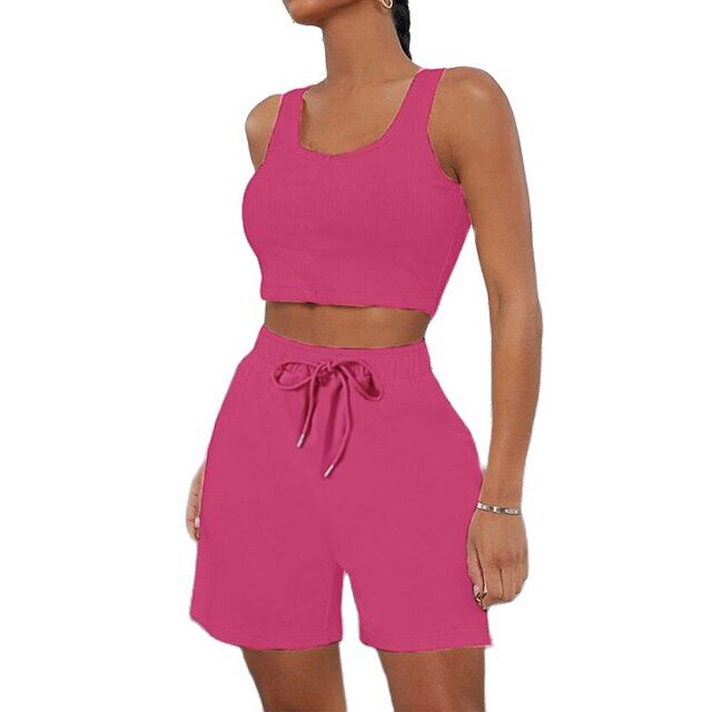 Женский спортивный костюм для отдыха с однотонным полосатым жилетом и шортами с карманами на весну/лето.
Женский спортивный костюм для отдыха с однотонным полосатым жилетом и шортами с карманами на весну/лето.