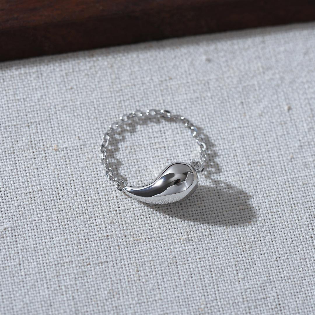 Chic Luxury Water Drop Smooth Surface Ring - Trendy and Unique Design
Chic Luxury Water Drop Smooth Surface Ring - Trendy and Unique Design