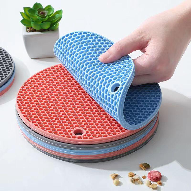 Honeycomb Silicone Heat-Resistant Round Mat - Non-slip, Insulated Coaster & Casserole Pad Small 14
Honeycomb Silicone Heat-Resistant Round Mat - Non-slip, Insulated Coaster & Casserole Pad Small 14