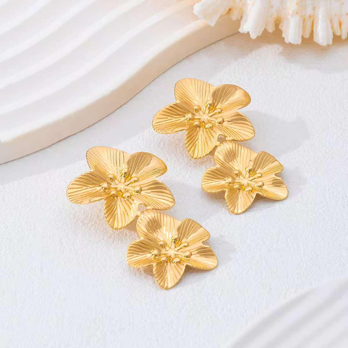 Exquisite Bohemian-European Floral Earrings: Luxurious, Unique Design for Autumn & Winter золотий
Exquisite Bohemian-European Floral Earrings: Luxurious, Unique Design for Autumn & Winter золотий