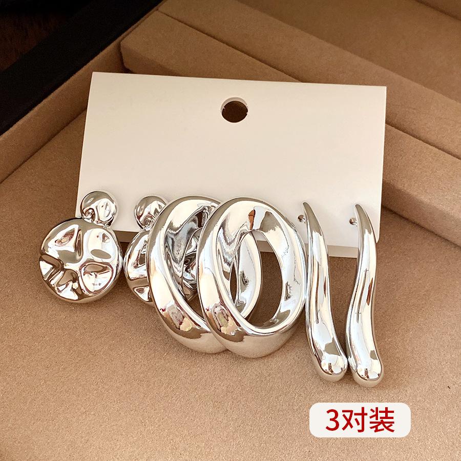 Steel needle smooth round pleated earrings set European and American simple fashion temperament earrings light luxury high-end earrings women
Steel needle smooth round pleated earrings set European and American simple fashion temperament earrings light luxury high-end earrings women