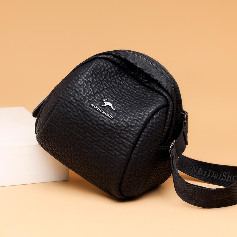 Женская модная дорожная сумка через плечо, женский рюкзак из мягкой кожи, повседневная сумка в иностранном стиле, большой вместимости, школьная сумка чёрный
Женская модная дорожная сумка через плечо, женский рюкзак из мягкой кожи, повседневная сумка в иностранном стиле, большой вместимости, школьная сумка чёрный
