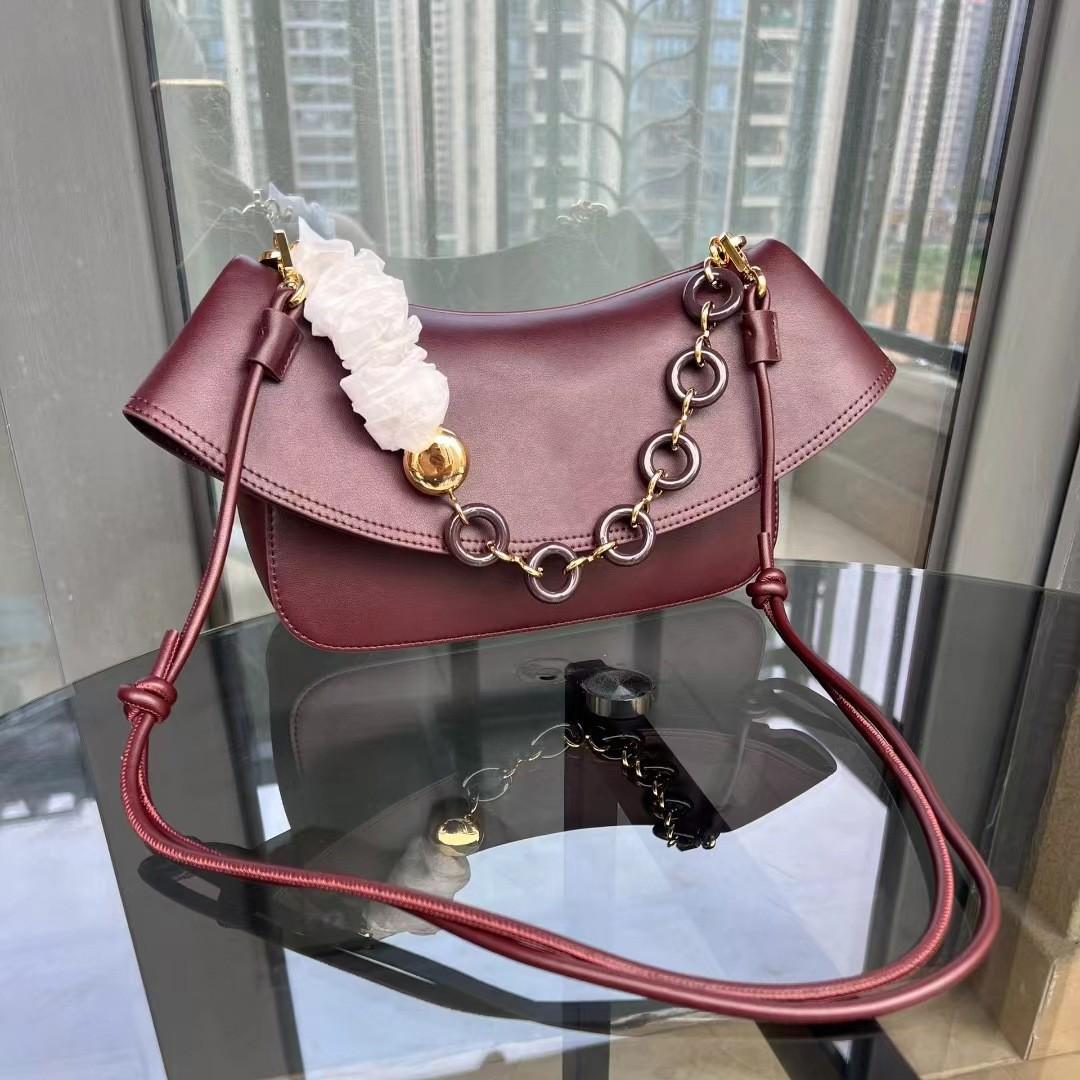 Luo Jiagao version ola wave bag French light luxury niche underarm bag women s exquisite donut folding chain bag with words: 26*13*18cm бордовий
Luo Jiagao version ola wave bag French light luxury niche underarm bag women s exquisite donut folding chain bag with words: 26*13*18cm бордовий