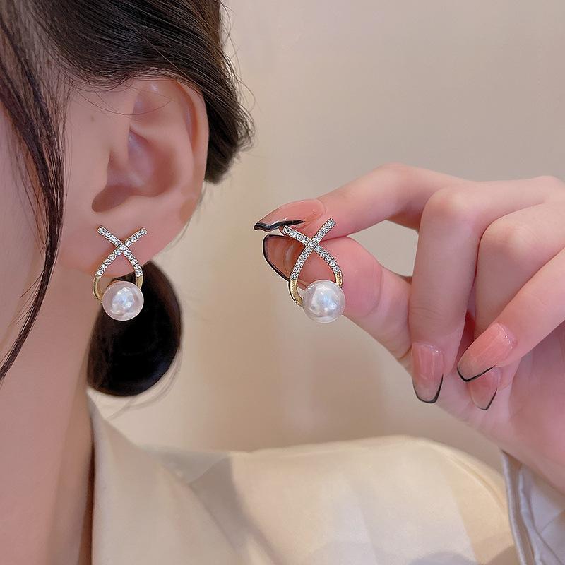 Fashion European Crystal Pearl Stud Earrings for Women Ladies High Jewelry Gift Korean Accessories Wedding Party Earrings
Fashion European Crystal Pearl Stud Earrings for Women Ladies High Jewelry Gift Korean Accessories Wedding Party Earrings