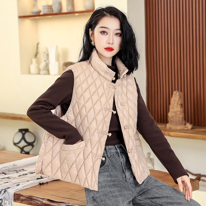 Женский жилет без рукавов с воротником-стойкой в клетку аргайл - Литературный ретро-дизайн с застежкой на пуговицы-лягушки для осени/зимы M (within 100 lbs suggestion) хаки
Женский жилет без рукавов с воротником-стойкой в клетку аргайл - Литературный ретро-дизайн с застежкой на пуговицы-лягушки для осени/зимы M (within 100 lbs suggestion) хаки